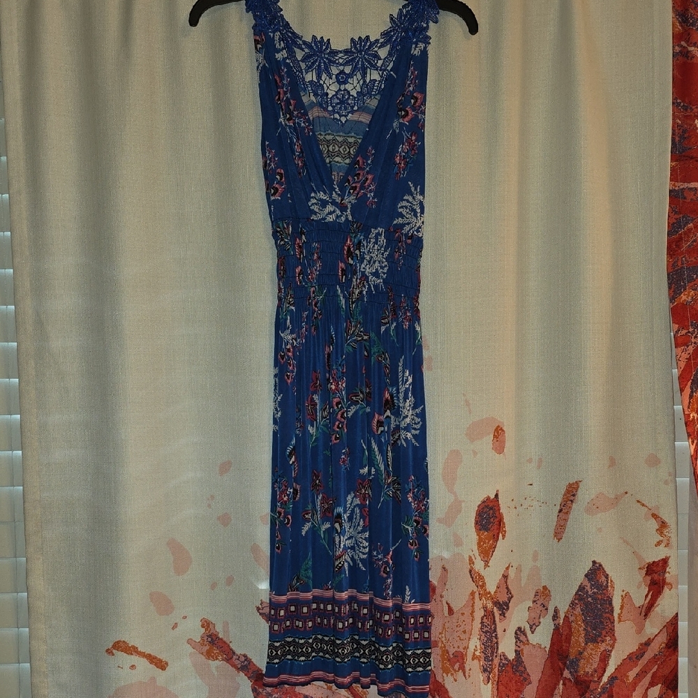 +Chic Blue Floral Midi Dress